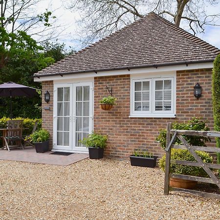 Вилла Petit Knowle Cuckfield Экстерьер фото