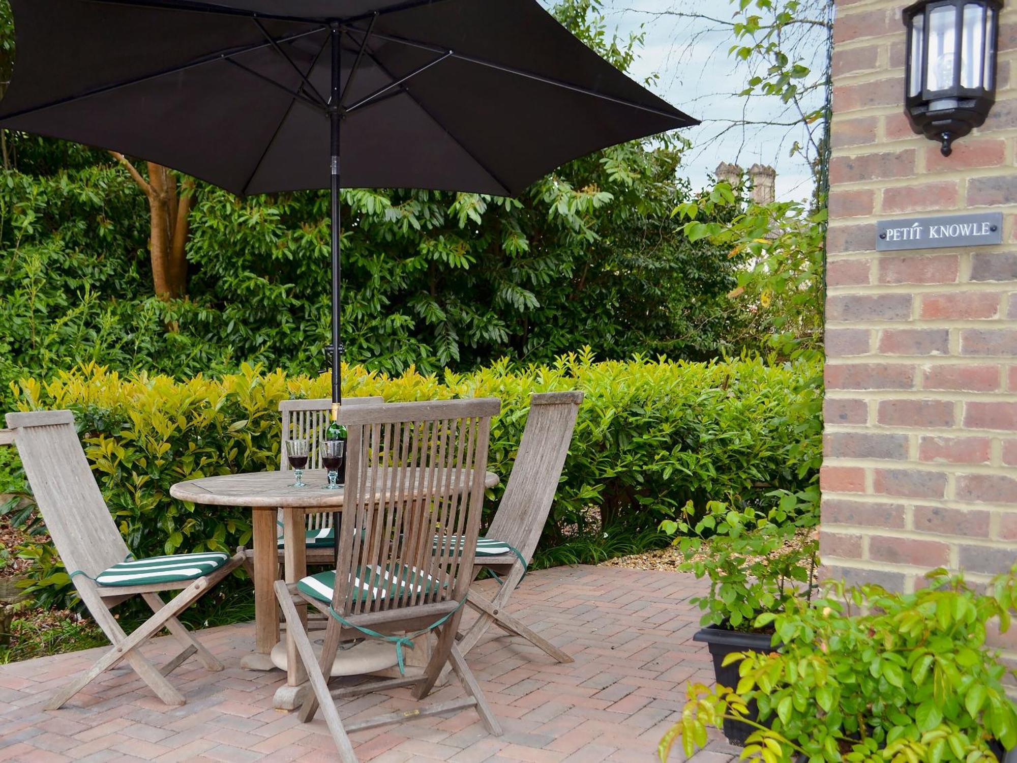 Вилла Petit Knowle Cuckfield Экстерьер фото